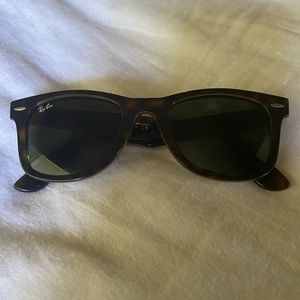 Ray Ban Tortoise Shell Wayfarer Ease